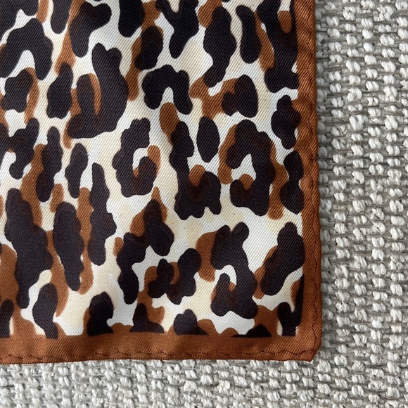 Vintage Made in Japan Silky Cheetah Leopard Print Scarf - Picture 6 of 9